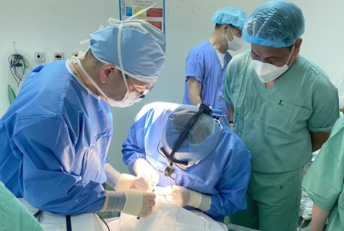 Phẫu thuật tạo hình miễn phí cho gần 40 bệnh nhân khe hở môi, vòm miệng