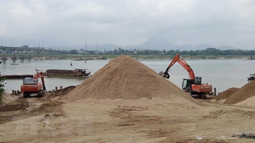 Phó Thủ tướng yêu cầu báo cáo tình trạng thiếu cát ở miền Trung, Tây Nam Bộ
