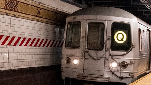 “Lướt tàu điện ngầm”, hành động nguy hiểm gia tăng đáng báo động ở New York Mỹ