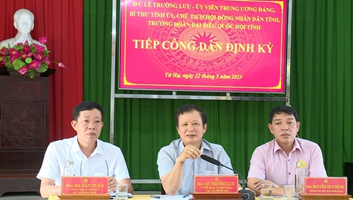 Bí thư Tỉnh uỷ Lê Trường Lưu tiếp công dân tại phường Tứ Hạ