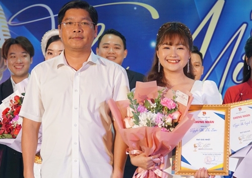 Thí sinh Nguyễn Phi Loan đạt giải Nhất Cuộc thi Người dẫn Chương trình tài năng - The Mic