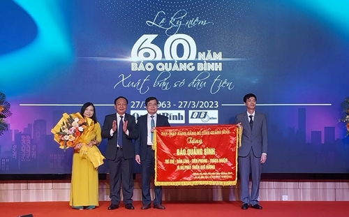 Kỷ niệm 60 năm Báo Quảng Bình ra số báo đầu tiên