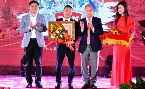 Tuyên dương, trao danh hiệu “Công dân tiêu biểu tỉnh Thừa Thiên Huế” năm 2020-2022

​