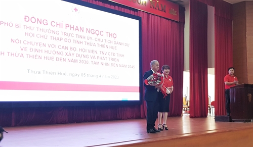Phó Bí thư Thường trực Tỉnh ủy Phan Ngọc Thọ nói chuyện với hơn 500 cán bộ, hội viên Chữ thập đỏ