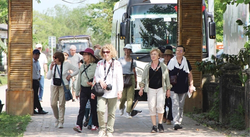 Du lịch cộng đồng ở làng cổ Phước Tích Chất lượng chưa đáp ứng nhu cầu của du khách