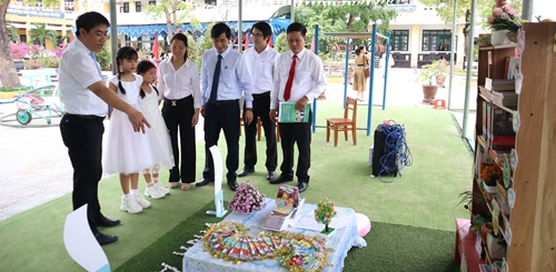 Phú Vang Trao tặng 113 tủ sách lớp học trị giá hơn 160 triệu đồng trong “Ngày hội đọc sách”