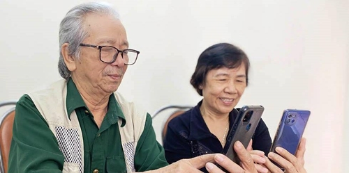 Khi người cao tuổi “bắt nhịp” công nghệ