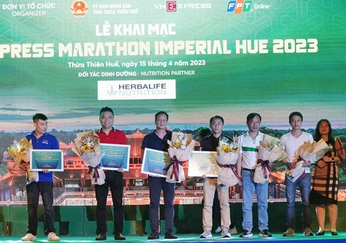 Khai mạc Giải chạy VnExpress Marathon Imperial Huế 2023