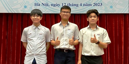 Ba học sinh Quốc Học vào vòng 2 kỳ thi Olympic châu Á-Thái Bình Dương
