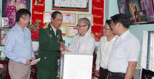 Trưởng Ban Đối ngoại Trung ương Đảng Nhân dân Cách mạng Lào thăm cựu chiến binh Việt Nam