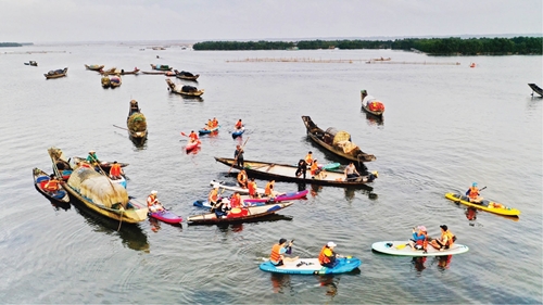 Cú hích cho phát triển du lịch đầm phá Tam Giang