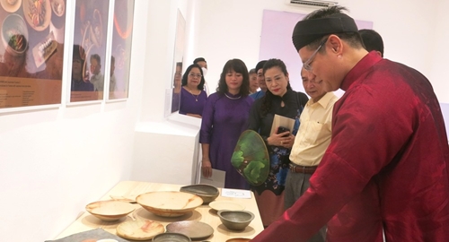 Thưởng lãm gốm Nhật qua triển lãm “Yakishime – Dáng hình của đất”