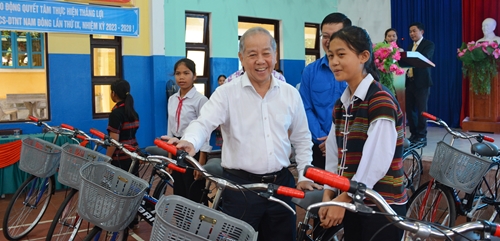 Bắt đầu hành trình trao 1 980 xe đạp cho học sinh có hoàn cảnh khó khăn