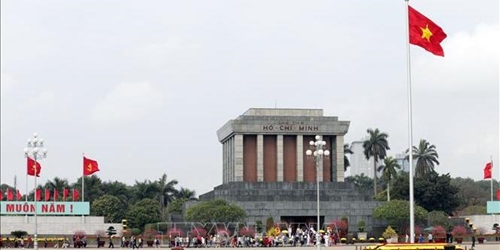Trên 52 000 lượt khách vào Lăng viếng Chủ tịch Hồ Chí Minh trong ba ngày nghỉ lễ
