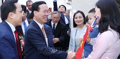 Chủ tịch nước thăm cộng đồng người Việt và Đại sứ quán Việt Nam tại Anh