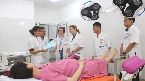 REI – Việt Nam hợp tác đào tạo sản phụ khoa