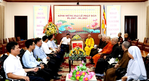 Giám đốc Công an tỉnh và đoàn công tác chúc mừng Đại lễ Phật Đản năm 2023