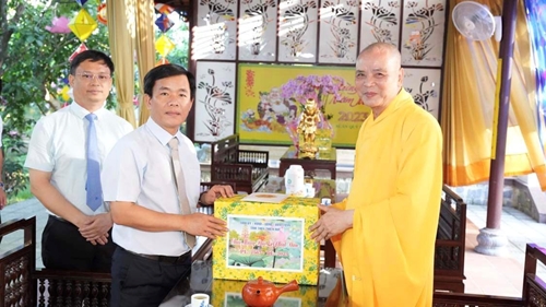 Lãnh đạo tỉnh thăm các cơ sở Phật giáo nhân dịp Đại lễ Phật đản