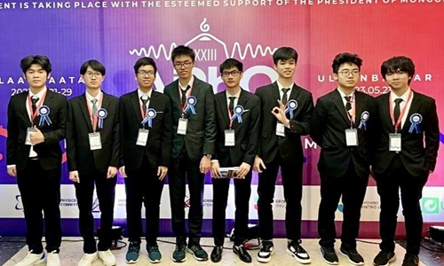 Học sinh Quốc Học nhận bằng khen tại kỳ thi Olympic Vật lý Châu Á - Thái Bình Dương