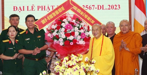 Bộ Chỉ huy Quân sự tỉnh chúc mừng Ban trị sự Giáo hội Phật giáo Việt Nam tỉnh