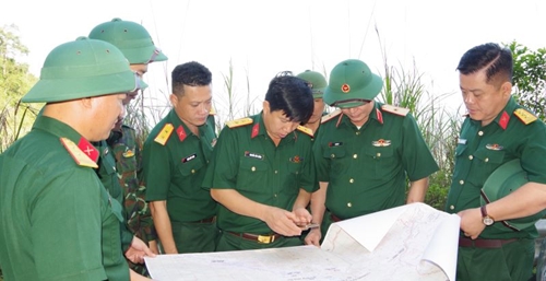 Khảo sát xây dựng chốt dân quân trên tuyến biên giới huyện A Lưới