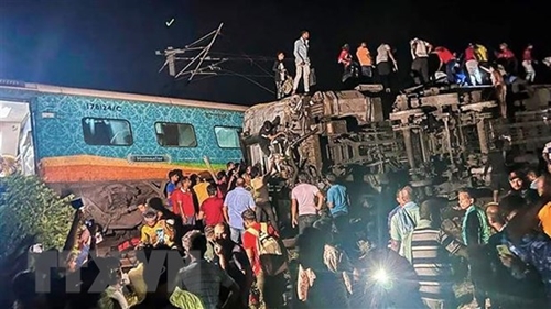 Vụ tai nạn đường sắt kinh hoàng ở Ấn Độ Hơn 1 000 người thương vong