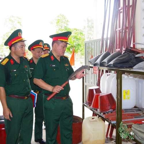 Kiểm tra toàn diện kết quả thực hiện nhiệm vụ quân sự - quốc phòng tại Hương Trà và A Lưới