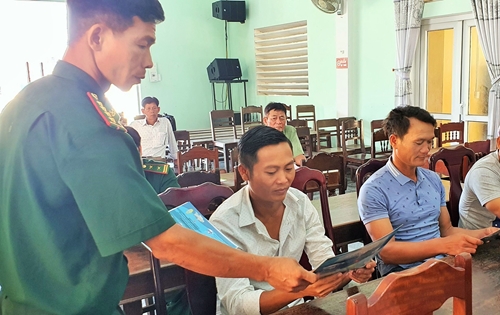 Tuyên truyền Luật Biên phòng Việt Nam và phòng chống khai thác bất hợp pháp IUU