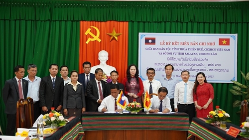 Ký kết biên bản ghi nhớ giữa Ban Dân tộc tỉnh và Sở Nội vụ tỉnh Salavan – Lào