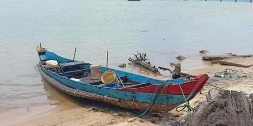 Tìm kiếm người bị mất tích khi đi câu mực ở Phú Lộc