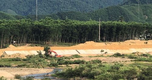 Đạt 50 tiến độ công trình xây kè chống sạt lở sông Tả Trạch