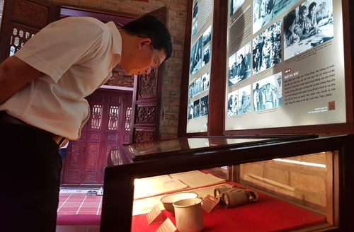 Bảo tàng Nguyễn Chí Thanh đón gần 8 000 lượt khách sau một năm mở cửa