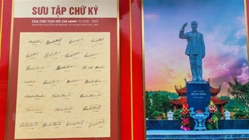 Triển lãm chữ ký và bút tích của Chủ tịch Hồ Chí Minh trên đảo Cô Tô