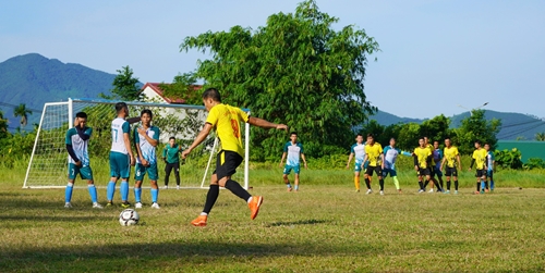 Hơn 300 vận động viên tham gia giải bóng đá huyện Phú Lộc năm 2023
