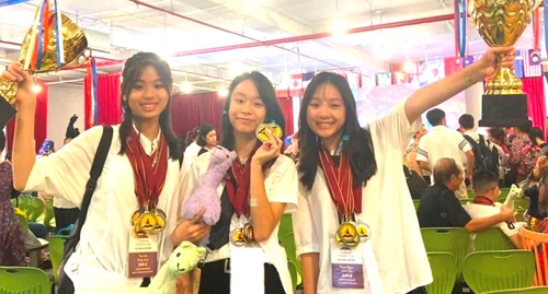 Phan Ngọc Anh Thư đoạt cúp vàng tại cuộc thi hùng biện World Scholar s Cup
