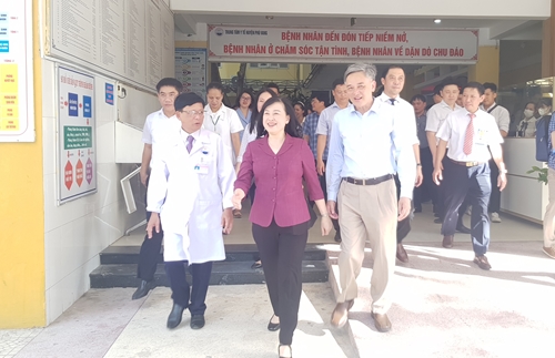 Bộ trưởng Bộ Y tế Đào Hồng Lan thăm, làm việc với Trung tâm Y tế huyện Phú Vang