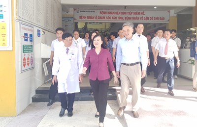 ダオ・ホン・ラン保健大臣がフーヴァン地区保健センターを訪問し協力する