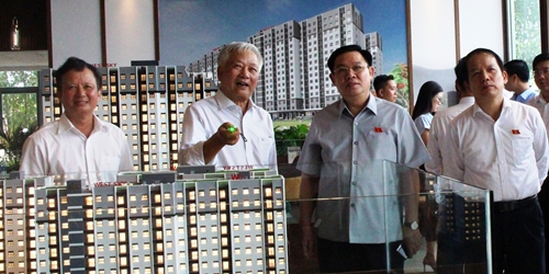 Chủ tịch Quốc hội Vương Đình Huệ kiểm tra dự án nhà ở xã hội