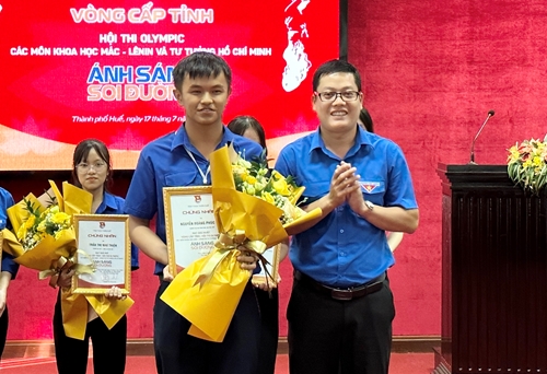 Thí sinh Nguyễn Hoàng Phúc Lâm đạt giải Nhất hội thi Olympic các môn khoa học Mác - Lênin và tư tưởng Hồ Chí Minh