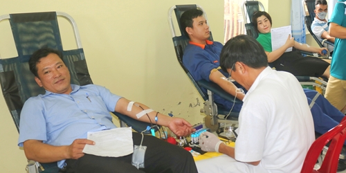 Phong Điền 180 công chức, viên chức, người lao động tham gia hiến máu tình nguyện