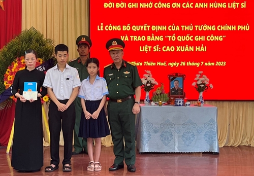 Trao Bằng “Tổ quốc ghi công” đối với liệt sĩ Cao Xuân Hải