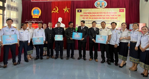 Tòa án Nhân dân 2 tỉnh của Lào thăm và trao đổi kinh nghiệm tại Thừa Thiên Huế