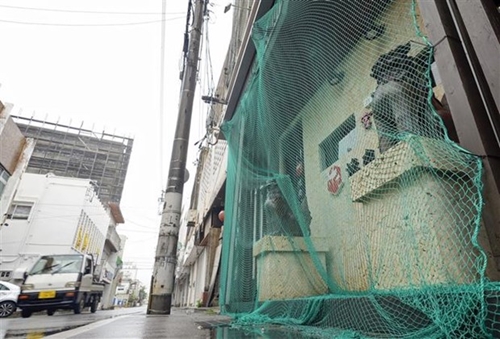 Bão Khanun khiến 1 3 hộ gia đình ở Okinawa rơi vào tình trạng mất điện