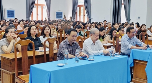 Phó Bí thư Thường trực Tỉnh ủy Phan Ngọc Thọ nói chuyện với gần 300 cán bộ, giáo viên huyện A Lưới