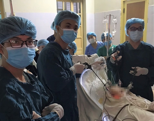 Trung tâm Y tế TP Huế thực hiện mổ nội soi cắt u nang buồng trứng