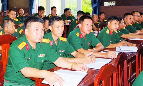 Bồi dưỡng tiếng Lào cho cán bộ sĩ quan, quân nhân chuyên nghiệp