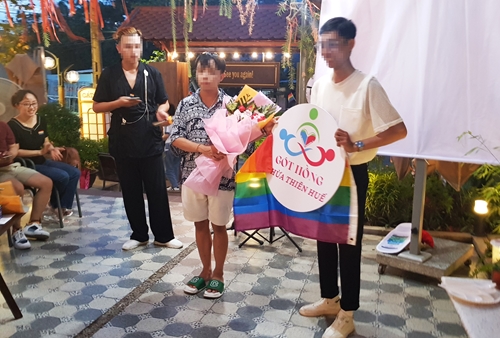 Ra mắt câu lạc bộ Gót hồng Thừa Thiên Huế