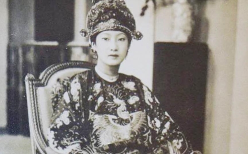 Hiểu thêm lịch sử qua những lá thư của Hoàng hậu Nam Phương
