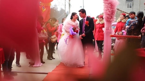 Trung Quốc tặng thưởng tiền mặt cho các cặp vợ chồng kết hôn sớm