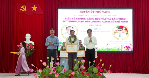 Phú Vang trao giải cuộc thi viết “Học tập và làm theo tư tưởng, đạo đức, phong cách Hồ Chí Minh”